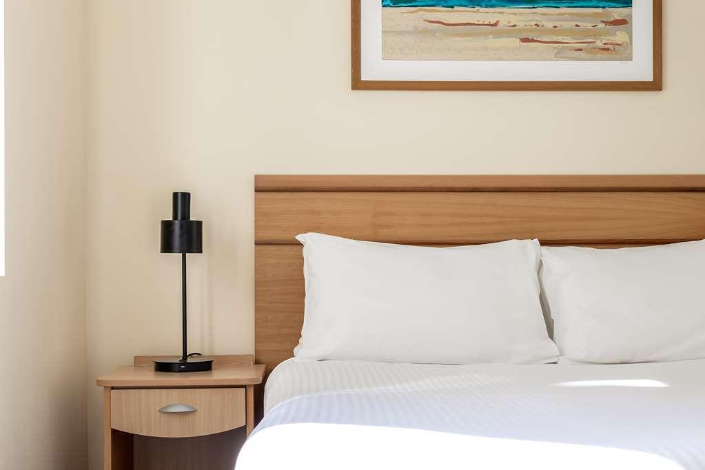 Oaks The Entrance Waterfront Suites Room photo